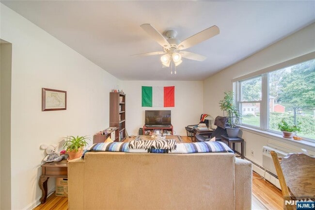 Building Photo - 132 Regency Park