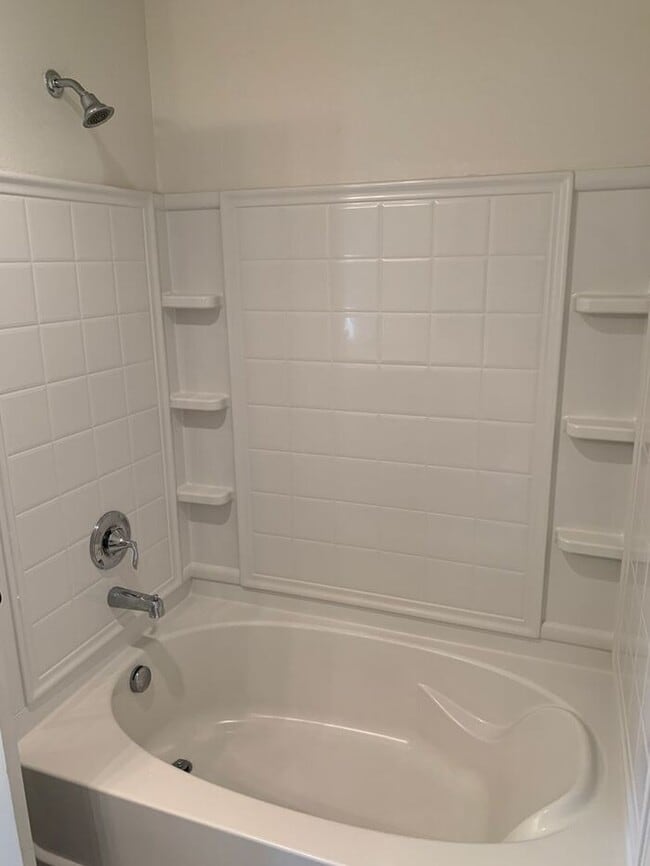 Building Photo - Gorgeous 2 Bedroom + Den, 2 Bathroom Home in Thompson River Ranch!