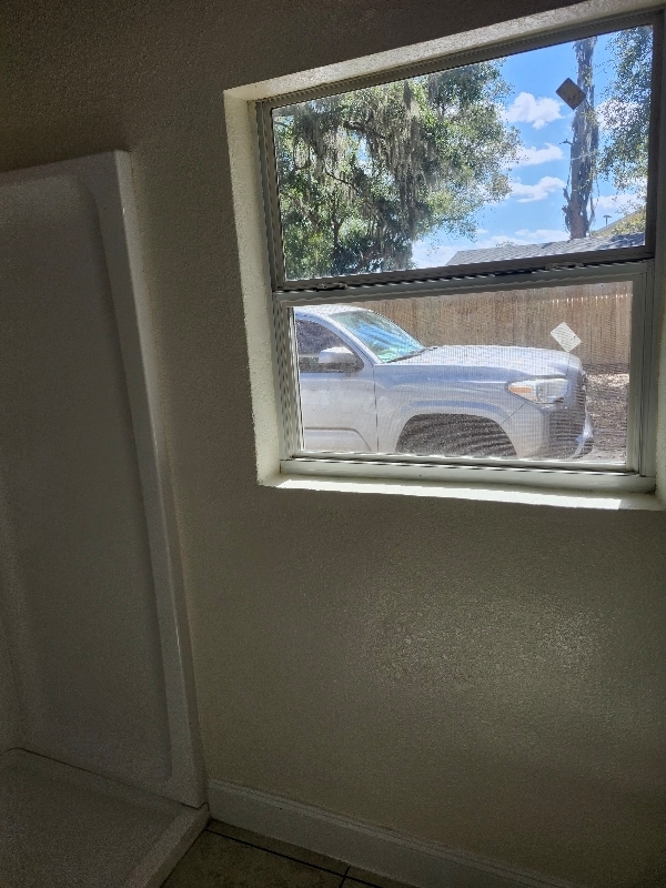 Building Photo - 1335 E Bay St