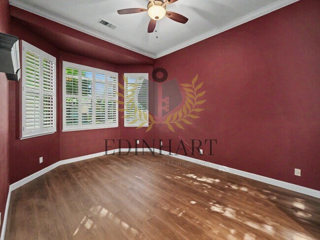 Building Photo - 818 S Apple Ave