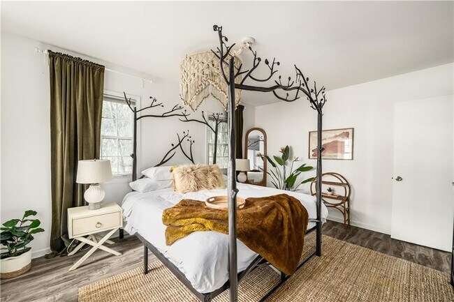 Primary Photo - 970 Charles Allen Dr NE