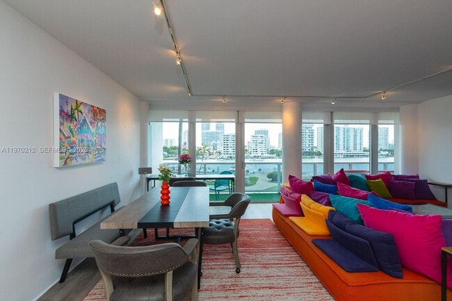 Building Photo - 900 Bay Dr