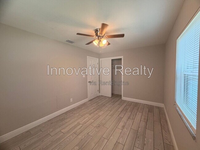 Building Photo - 144 N Park Ave