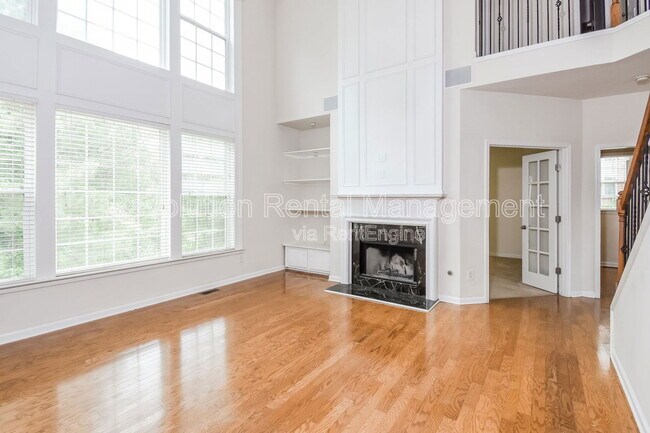 Building Photo - 233 Sumac Tr