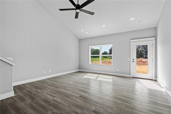 Building Photo - 657 Sun Meadows Loop