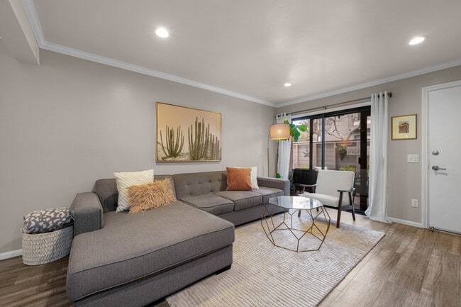 Building Photo - 9189 Village Glen Dr