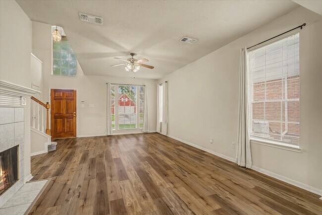 Building Photo - 10840 Sycamore Dr N