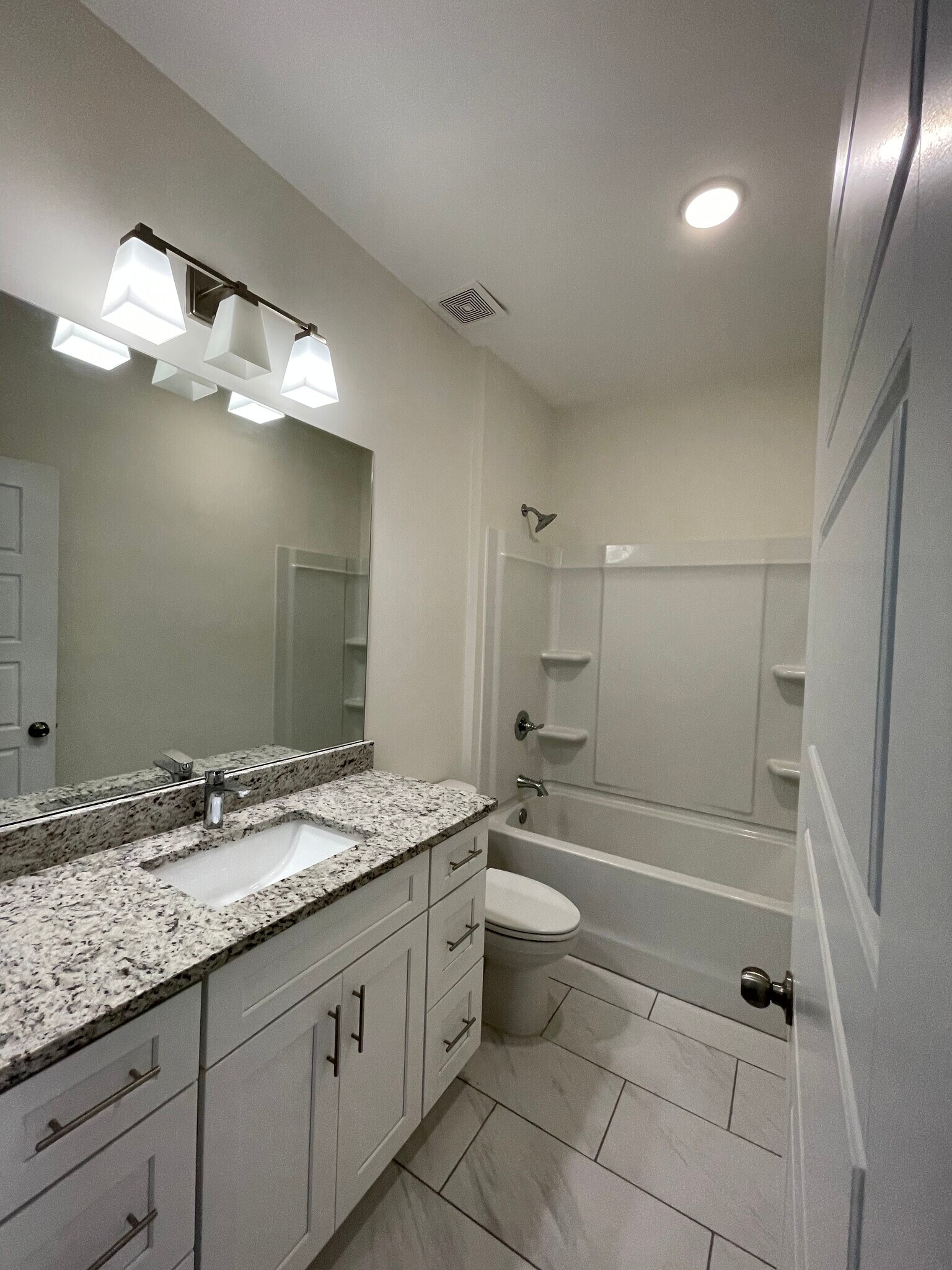 Building Photo - 2041 Ocean Dr NW