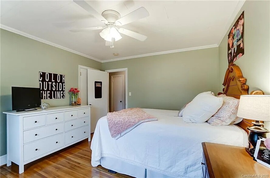 Building Photo - 10700 Forest Dr