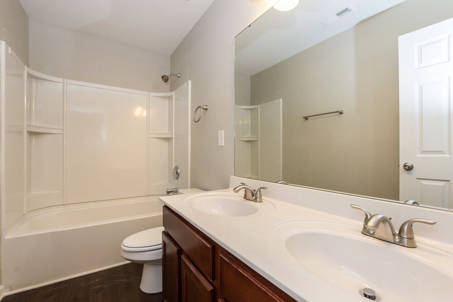 Building Photo - 9231 Yellow Oak Rd