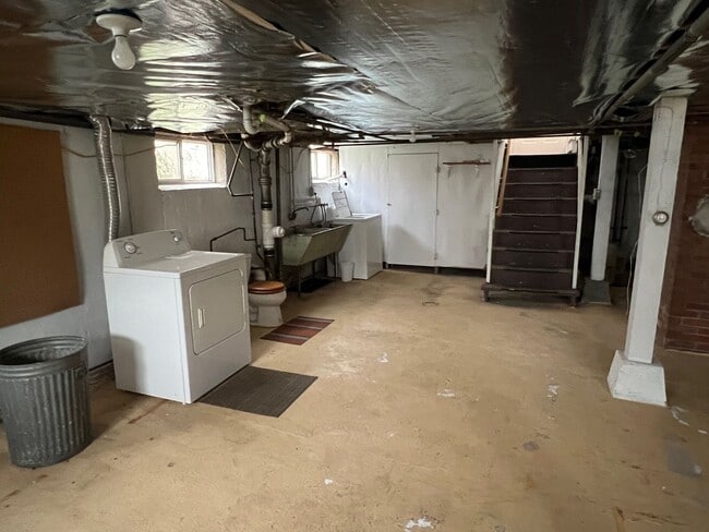 Building Photo - Quaint bungalow in Heart of Champaign - Available August 2026