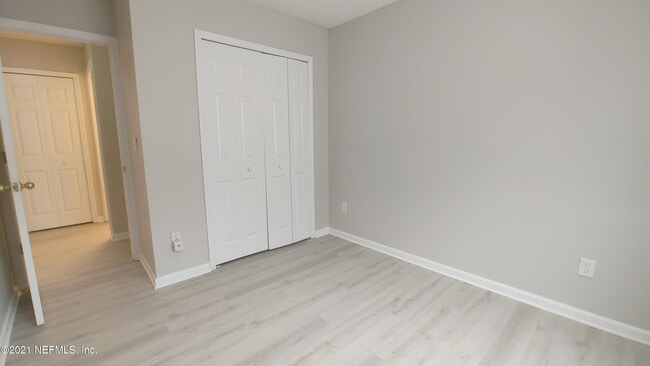 Building Photo - 5520 Cabot Dr N