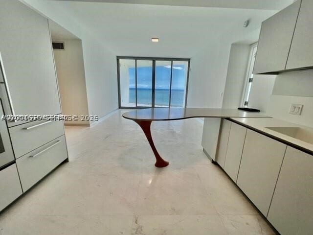 Building Photo - 16901 Collins Ave