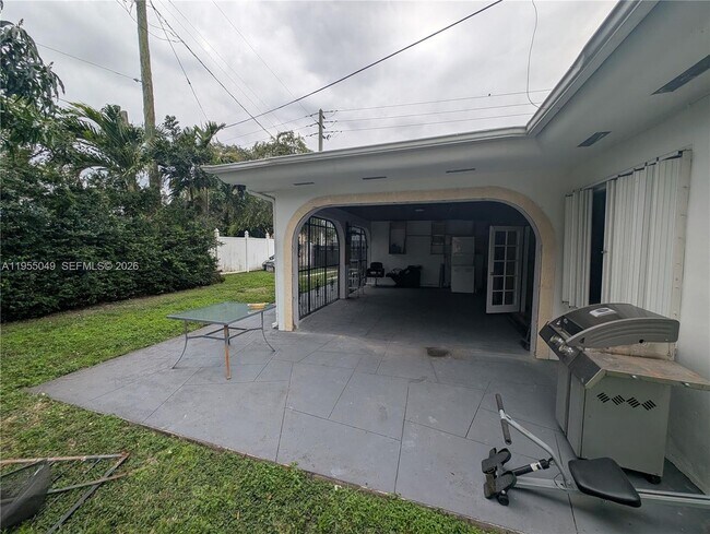 Building Photo - 1900 NE 186th Dr