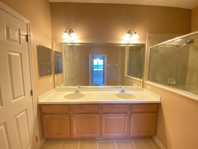 Building Photo - 9435 Myrtle Creek Ln