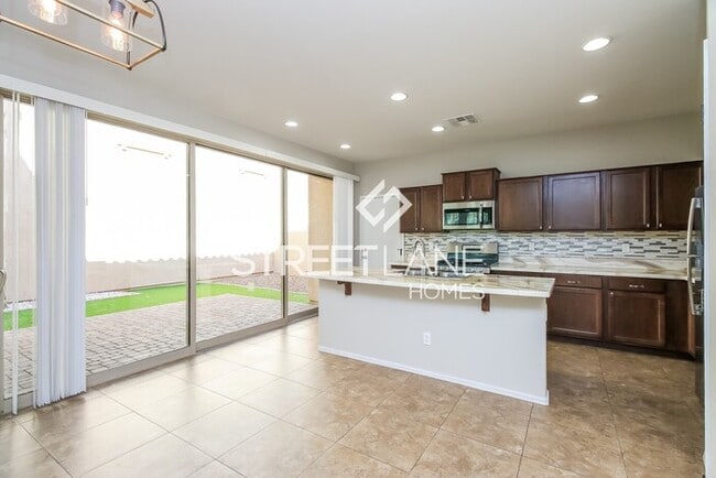 Building Photo - NOW OFFERING FIRST FULL MONTHS RENT FREE!