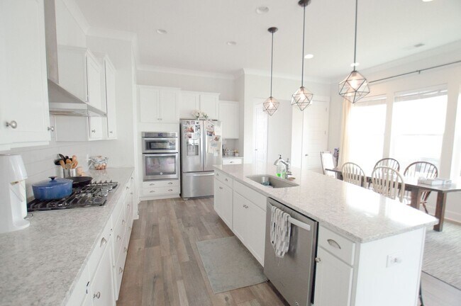 Building Photo - Charming Home in Mixson!