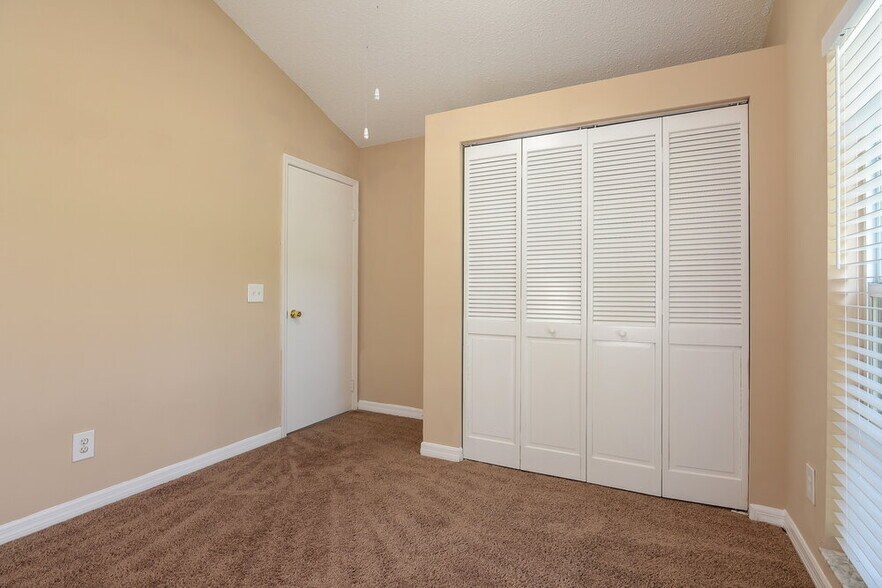 Building Photo - 9755 Fox Hollow Rd