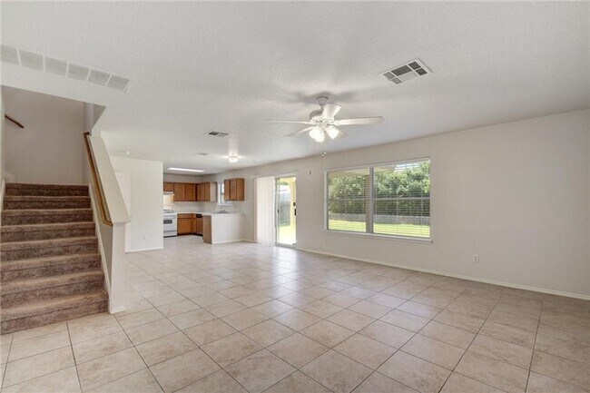 Building Photo - Large 4 Bedroom Home Near Major Conveniences