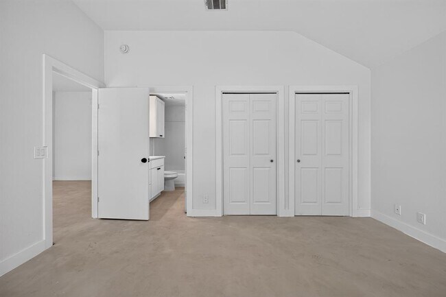 Building Photo - 14511 Oliphant St
