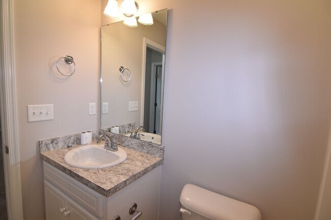 Building Photo - One Story Living 3 Bedroom 2 Bath Home