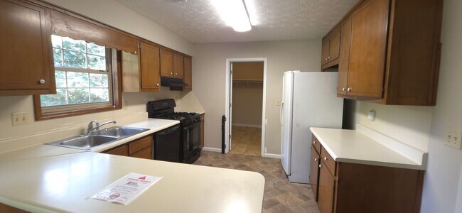 Building Photo - Beautiful Home in Tucker