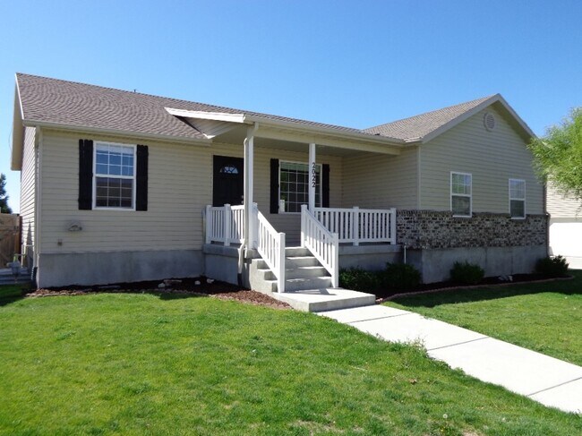 Building Photo - 2022 Juniper Dr