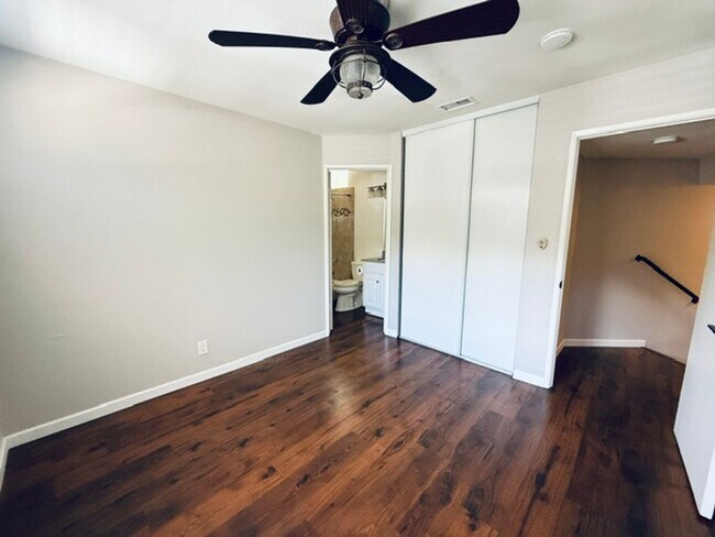 Building Photo - Spacious 3 Bedroom 3 Bath Condo with Garage in Desirable Highland Trails Community