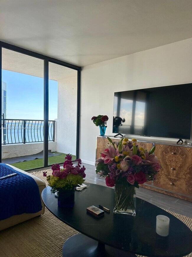 Building Photo - 555 NE 15th St