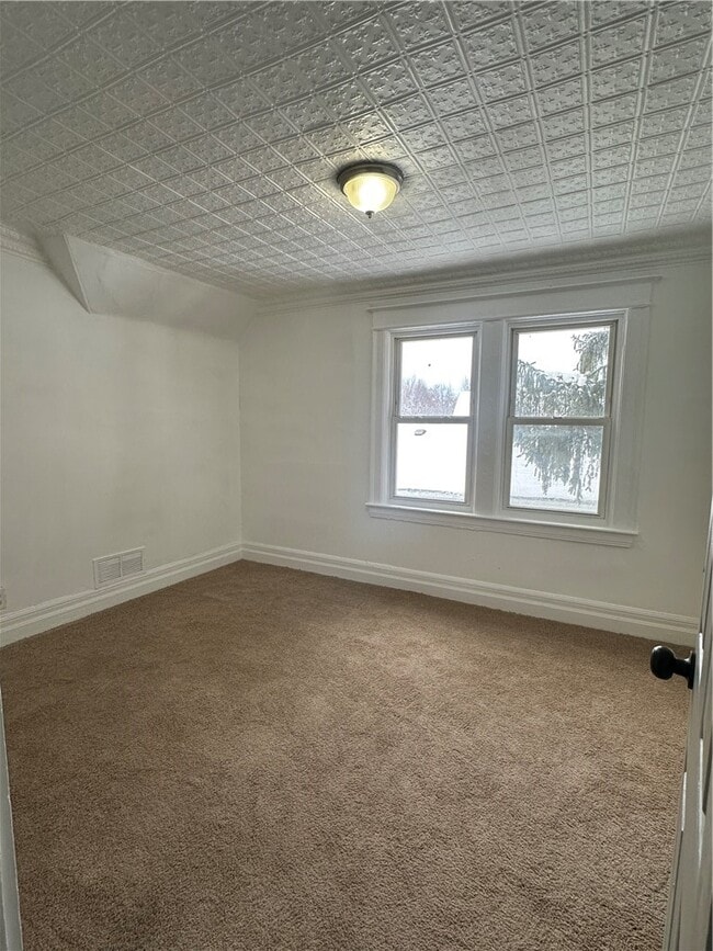 Building Photo - 557 Glide St