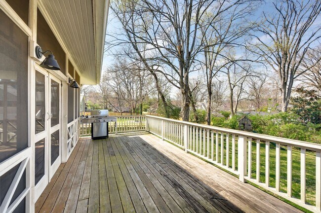 Building Photo - Beautiful 4BD/3.5BA home in the heart of Green Hills.