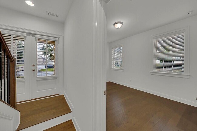 Building Photo - 6807 Encore Blvd