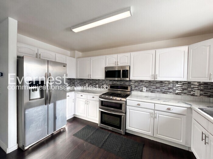 Building Photo - 3212 Blue Grass Cir