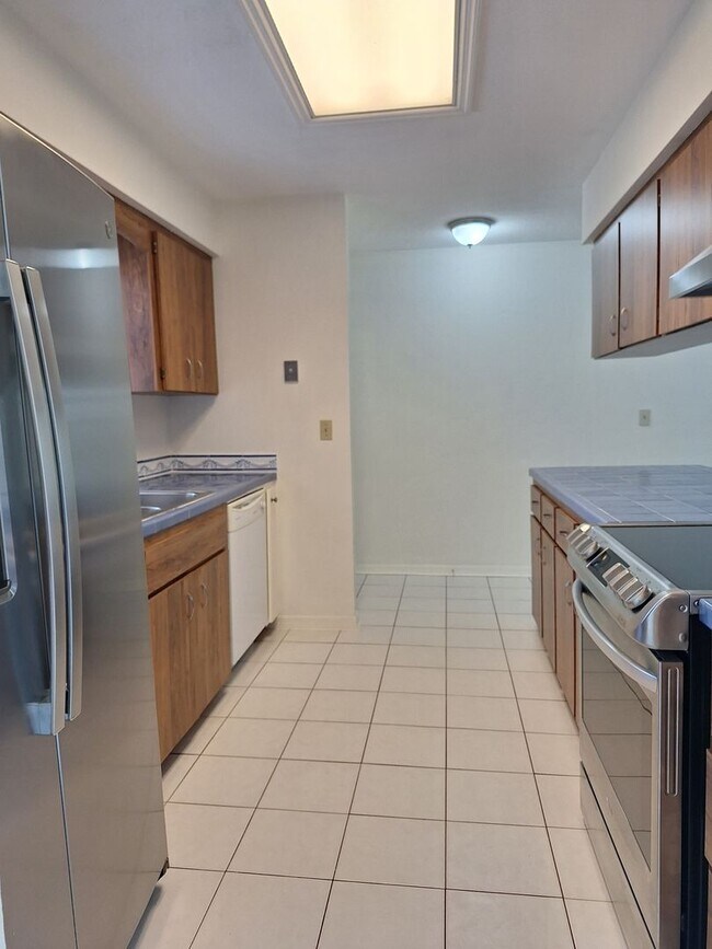 Building Photo - Adorable 2BR 2BA duplex in Shangr La Village