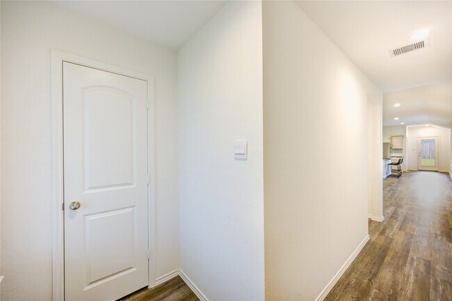 Building Photo - 5618 Redstone Gardens Dr