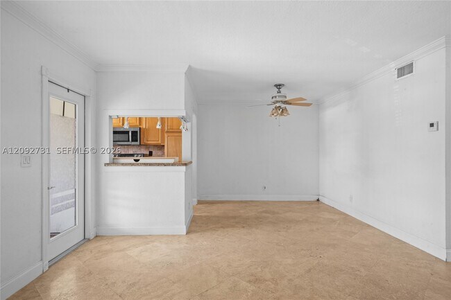 Building Photo - 541 Blue Heron Dr