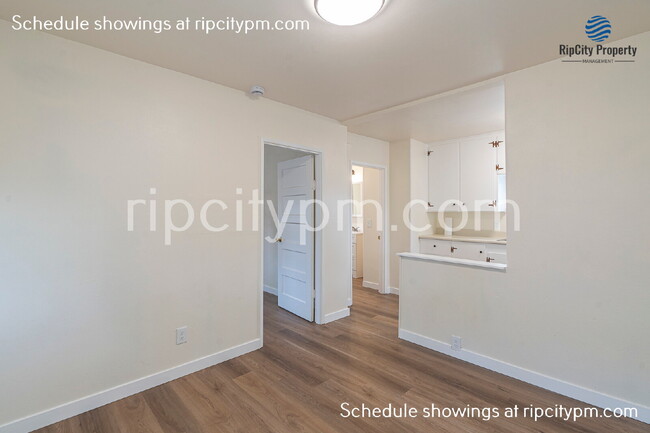 Building Photo - 424 Division St