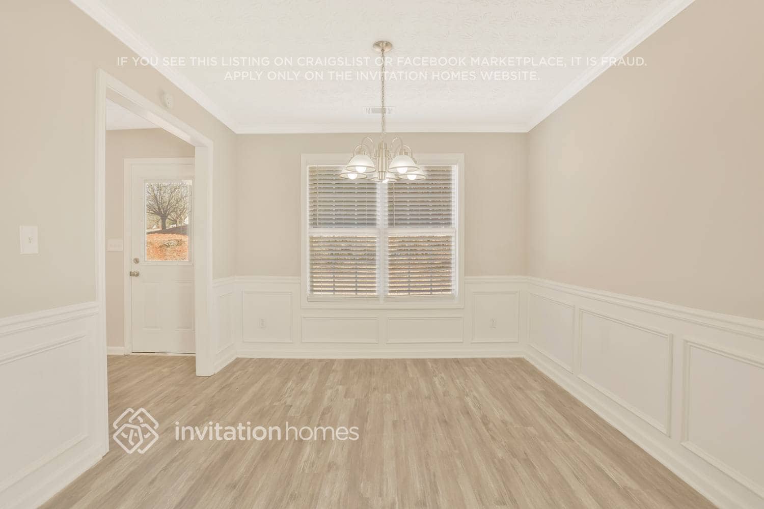 Building Photo - 115 E Lawn Dr