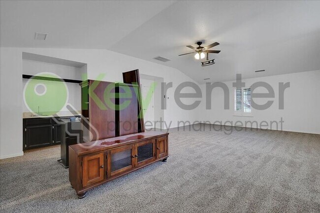 Building Photo - 1330 Kingswood Dr