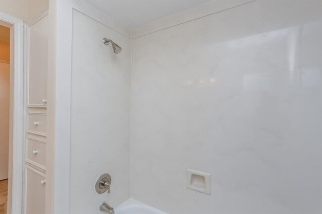 Building Photo - 8215 Wimbledon Ln