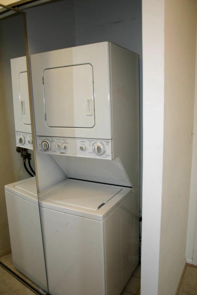 Building Photo - 900 N Stafford St