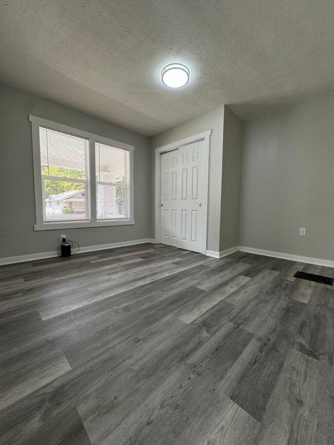 Building Photo - 951 N Bradley Ave