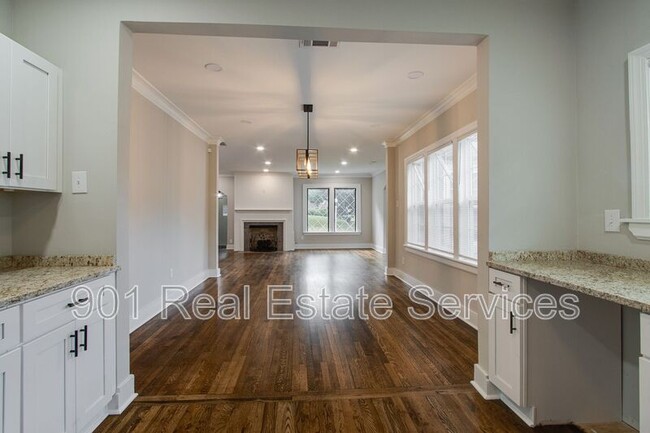 Building Photo - 2115 Hallwood Dr