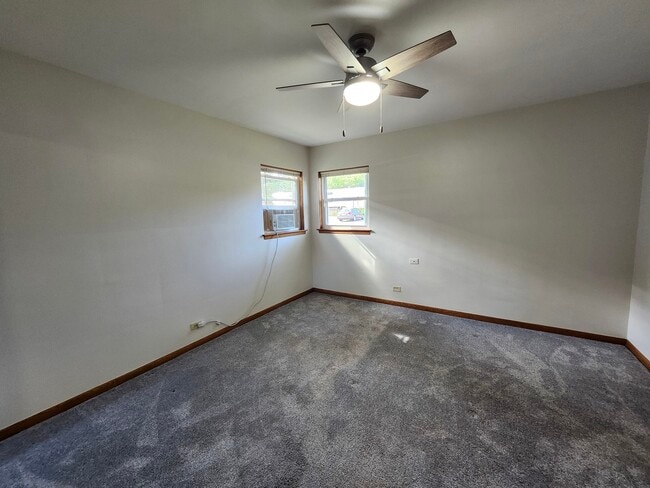 Building Photo - 6800 N Overhill Ave