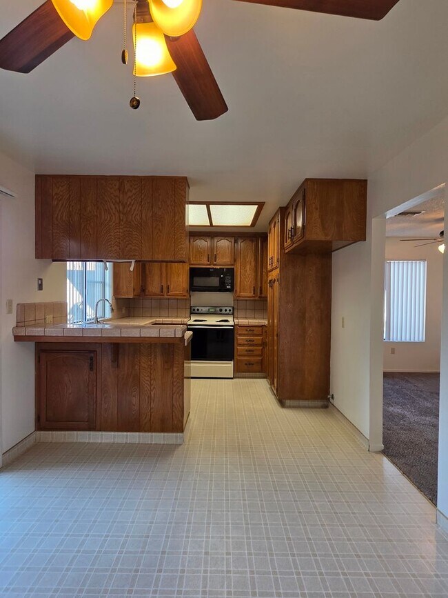 Building Photo - 6901 Courtside Cir