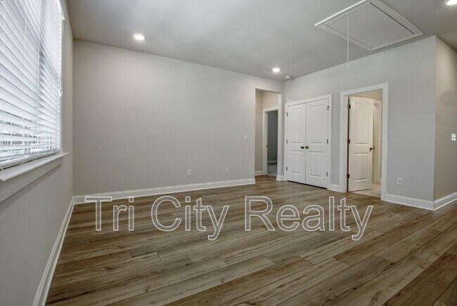 Building Photo - 602 Skye Ct