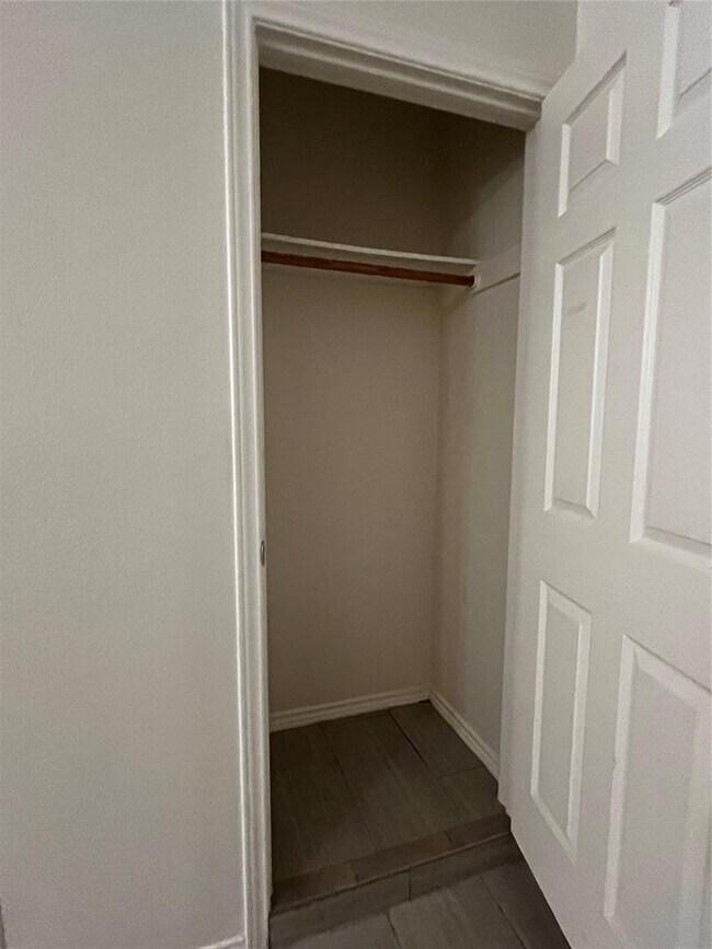 Building Photo - 5101 Meadow Creek Cove