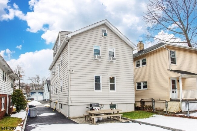 Building Photo - 12 Linden Ave