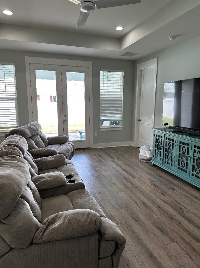 Building Photo - 409 Mill Point Ln