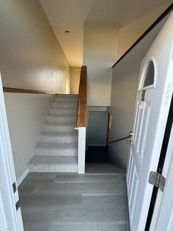 Building Photo - 215 Jewel Dr